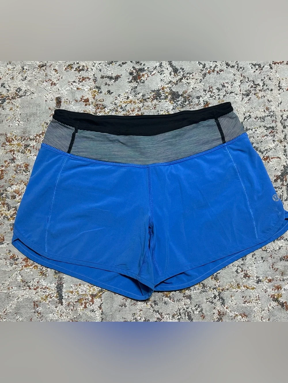 Lululemon Turbo Run shorts in Porcelain Blue size 2